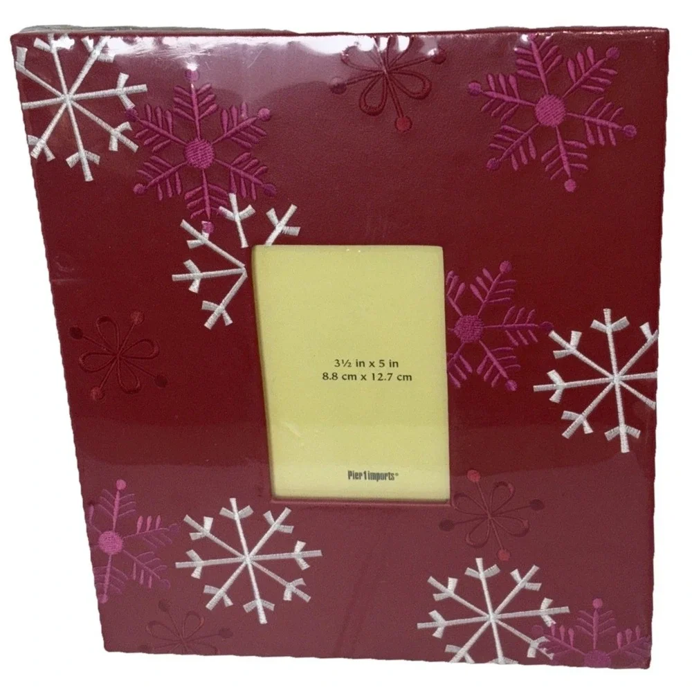 Pier 1 Red Snowflake‎ Picture Frame Square Raised Stitch 3 1/2 x 5 in NEW SEALED